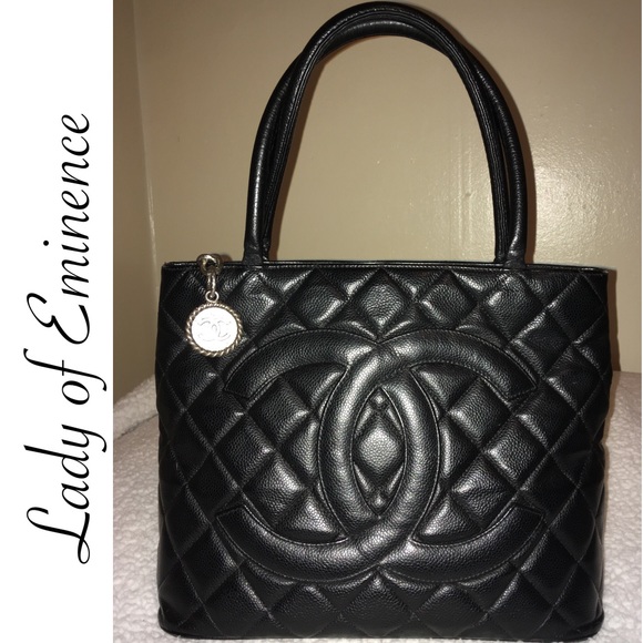 chanel black quilted tote